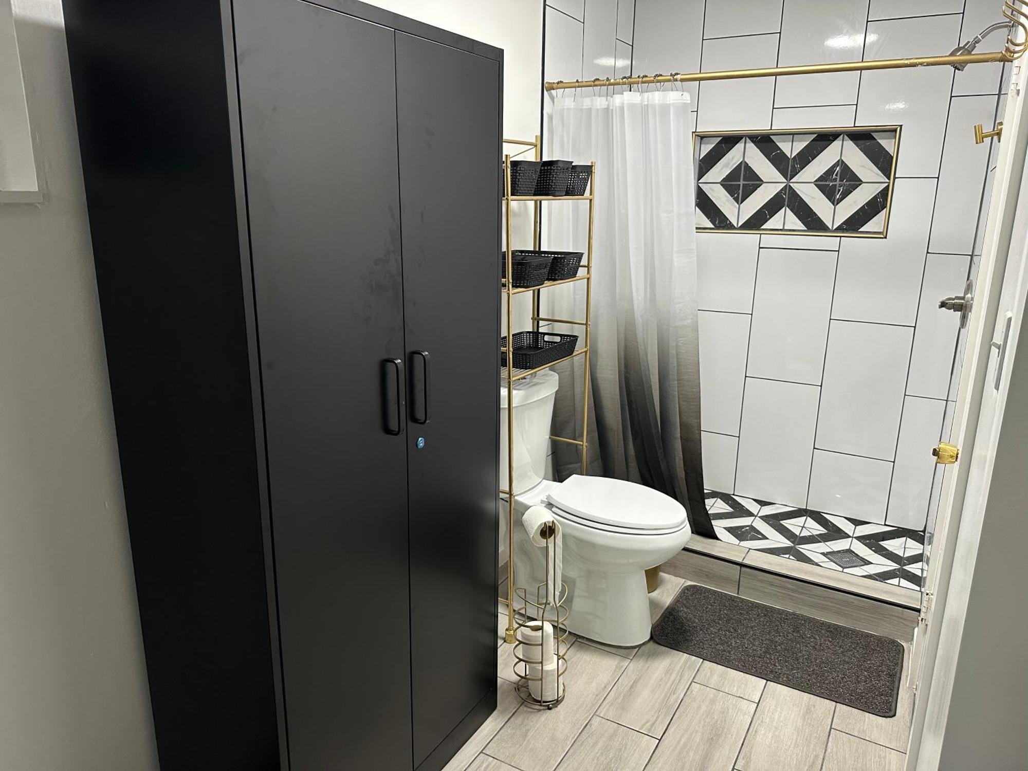 Séjour chez l'habitant Serene Full Bed With 50 Inch Smart Tv, Netflix, Airplay, Mini-fridge, And 500 Mbps Wifi Near Fiu, Dolphin Mall, Airport